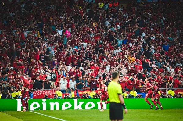 Madrid, Espanha - 01 MAIO 2019: os jogadores de futebol de Liverpool celebram — Fotografia de Stock