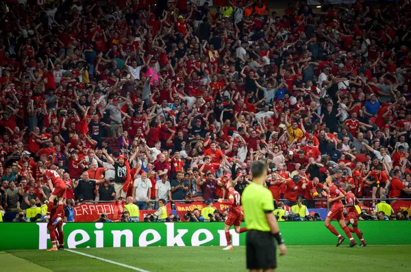 Madrid, Espanha - 01 MAIO 2019: os jogadores de futebol de Liverpool celebram — Fotografia de Stock