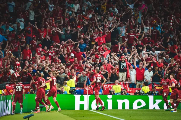 Madrid, Espanha - 01 MAIO 2019: os jogadores de futebol de Liverpool celebram — Fotografia de Stock