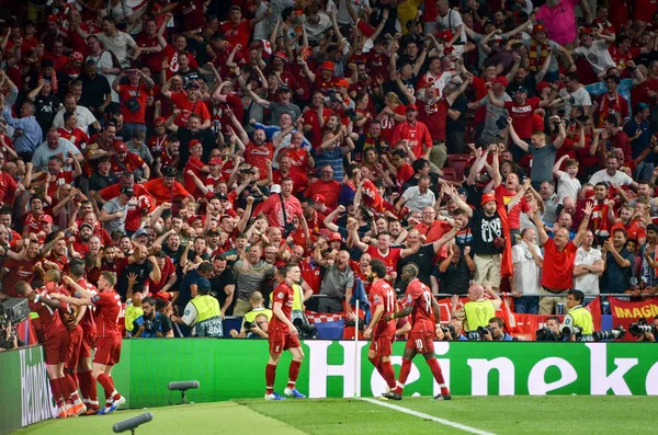 Madrid, Espanha - 01 MAIO 2019: os jogadores de futebol de Liverpool celebram — Fotografia de Stock