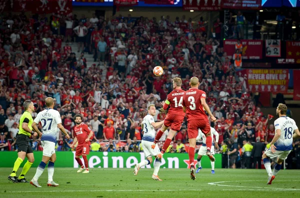 Madrid, Spanyolország-01 május 2019: Andrew Robertson játékos a — Stock Fotó
