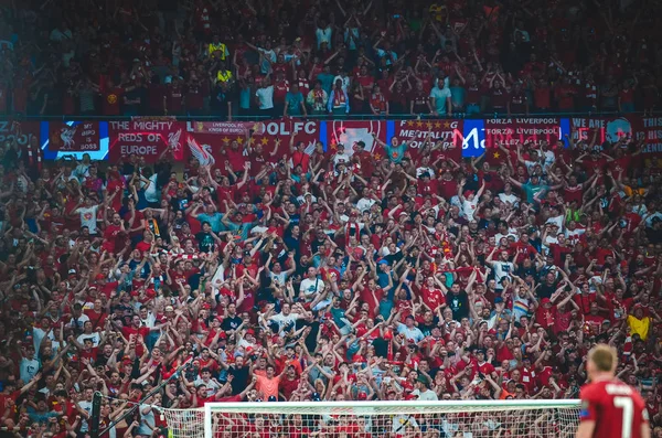 Madrid, İspanya - 01 Mayıs 2019: Liverpool taraftarı takımlarını destekliyor du — Stok fotoğraf