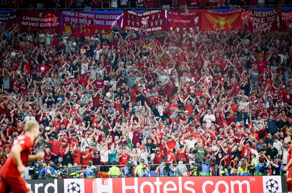 Madrid, Spain - 01 MAY 2019: Liverpool fan support their team du — Stock Photo, Image