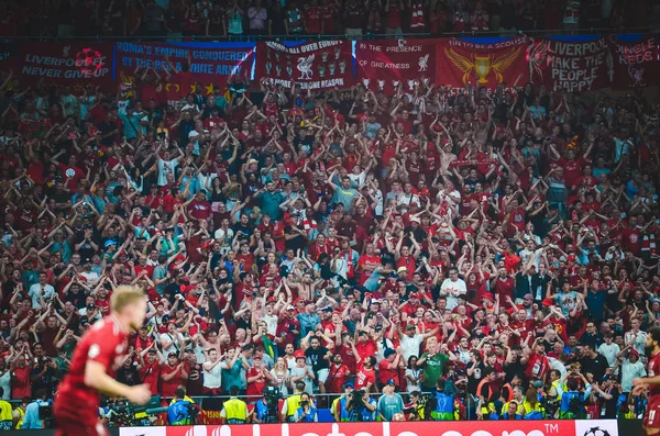 Madrid, Espanha - 01 MAIO 2019: fã de Liverpool apoia sua equipe du — Fotografia de Stock