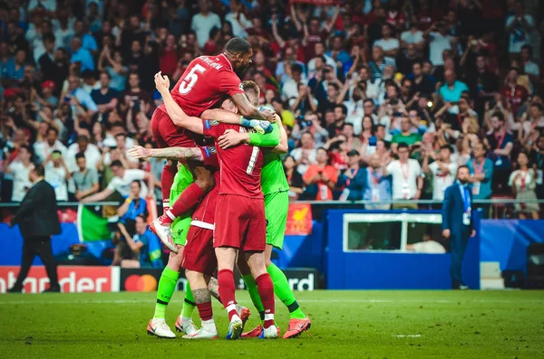 Мадрид, Іспанія-01 травня 2019: Ліверпуль гравці святкують — стокове фото