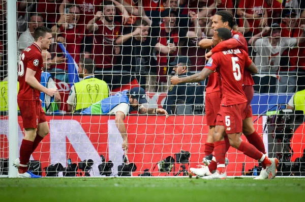 Madrid, Espanha - 01 MAIO 2019: Jogadores do Liverpool comemoram seus jogos — Fotografia de Stock