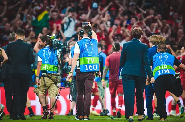 Madrid, Spagna - 01 MAGGIO 2019: I giocatori di Liverpool festeggiano la loro vittoria — Foto Stock