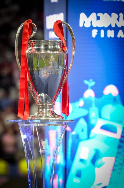 Madrid, Spanje-01 mei 2019: UEFA Champions League Cup close up — Stockfoto