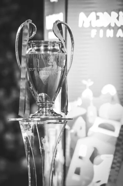 Madrid, Spanje-01 mei 2019: UEFA Champions League Cup close up — Stockfoto