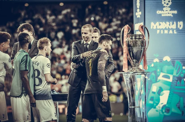 Madrid, Spain - 01 MAY 2019: Tottenham Footballers Receive Final — Stock Photo, Image