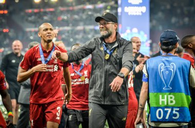 Madrid, İspanya - 01 Mayıs 2019: Fabinho ve Jurgen Kloppcelebrate t