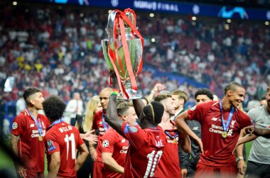 Madrid, İspanya - 01 Mayıs 2019: Sadio Mane galibiyetlerini kutluyor 