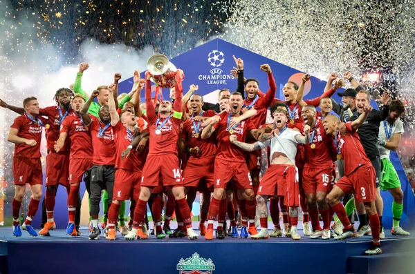 Madrid, İspanya - 01 Mayıs 2019: Liverpool oyuncuları w kutlamak