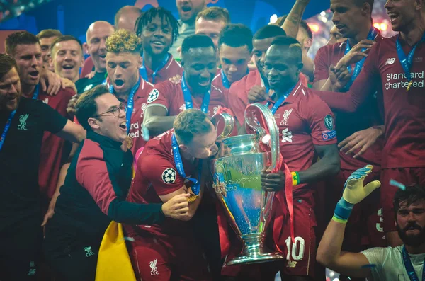 Мадрид, Іспанія-01 травня 2019: Ліверпуль гравці святкують — стокове фото