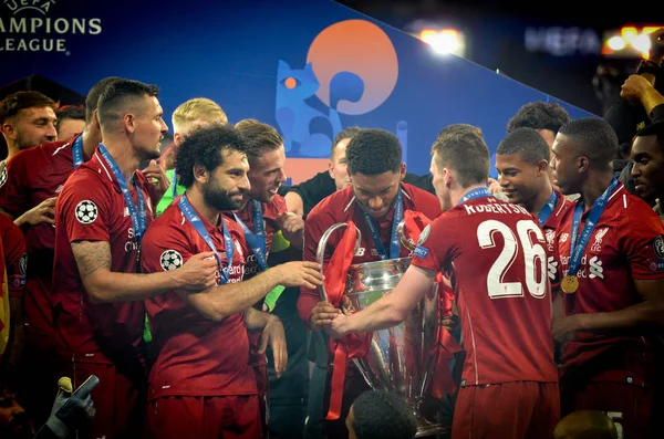 Madrid, İspanya - 01 Mayıs 2019: Liverpool oyuncuları w kutlamak