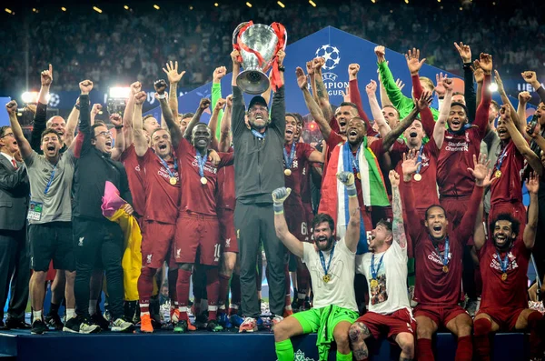 Madrid, İspanya - 01 Mayıs 2019: Liverpool oyuncuları w kutlamak