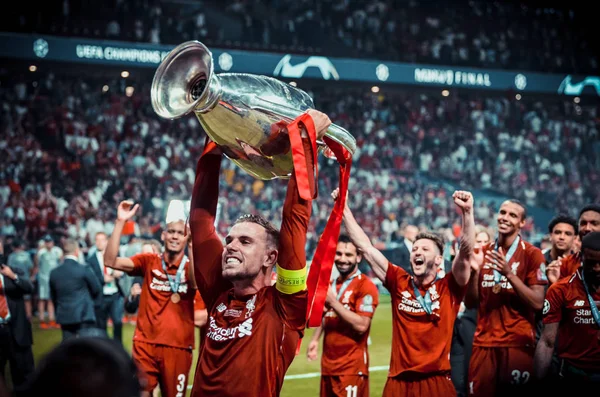 Madrid, İspanya - 01 Mayıs 2019: Jordan Henderson galibiyeti kutladı — Stok fotoğraf
