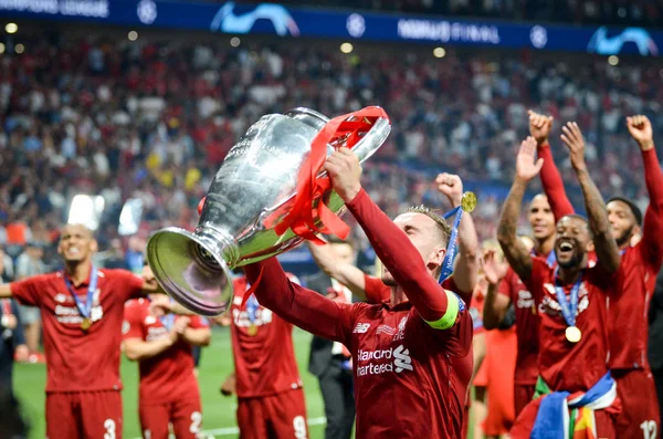 Madrid, Spanyolország-01 május 2019: Jordan Henderson ünnepelni nyerő — Stock Fotó