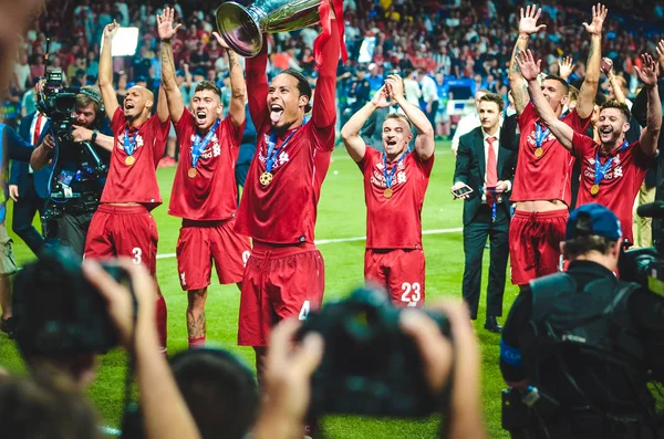 Madrid, İspanya - 01 Mayıs 2019: Virgil van Dijk galibiyetini kutladı