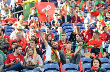 Porto, Portuglal - 09 Haziran 2019: Portekizli taraftarlar ve seyirciler