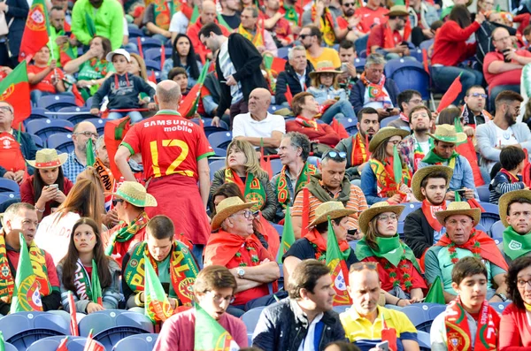 Porto, Portuglal-június 09, 2019: portugál rajongók és a nézők — Stock Fotó