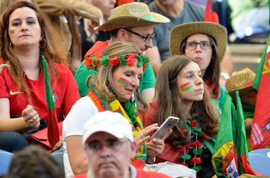 Porto, Portuglal - 09 Haziran 2019: Portekizli taraftarlar ve seyirciler