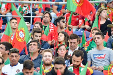 Porto, Portuglal - 09 Haziran 2019: Portekizli taraftarlar ve seyirciler