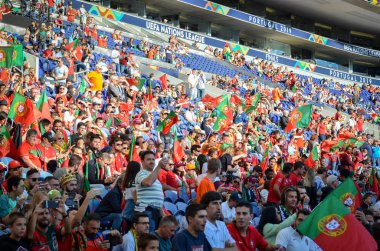 Porto, Portuglal - 09 Haziran 2019: Portekizli taraftarlar ve seyirciler