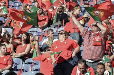 Porto, Portuglal - 09 Haziran 2019: Portekizli taraftarlar ve seyirciler