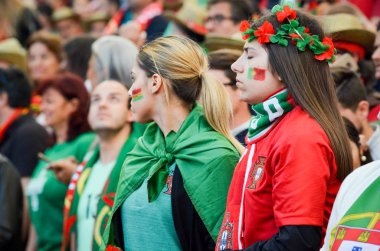 Porto, Portuglal - 09 Haziran 2019: Portekizli taraftarlar ve seyirciler