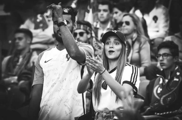 Porto, Portuglal-červen 09, 2019: portugalští fanoušci a diváci — Stock fotografie