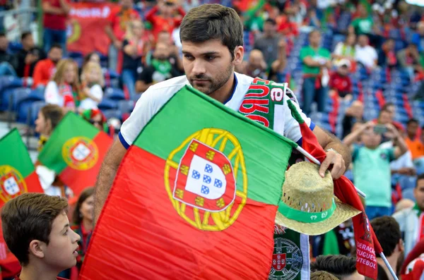 PORTO, PORTOGLALLO - 09 giugno 2019: tifosi e spettatori portoghesi — Foto Stock