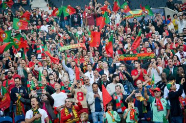 Porto, Portuglal - 09 Haziran 2019: Portekizli taraftarlar ve seyirciler