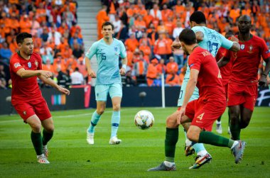 Porto, Portuglal - 09 Haziran 2019: Memphis Depay ve Ruben Dias d