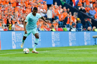 Porto, Portuglal - 09 Haziran 2019: Denzel Dumfries oyuncu sırasında 