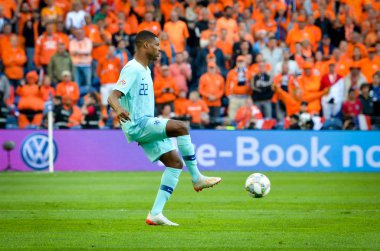Porto, Portuglal - 09 Haziran 2019: Denzel Dumfries oyuncu sırasında 