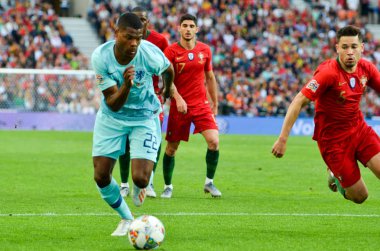 Porto, Portuglal - 09 Haziran 2019: Denzel Dumfries ve Raphael Gu