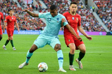 Porto, Portuglal - 09 Haziran 2019: Denzel Dumfries ve Raphael Gu