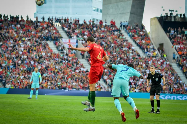 PORTO, PORTUGLAL - 09 de junio de 2019: Steven Bergwijn y Ruben Dias — Foto de Stock