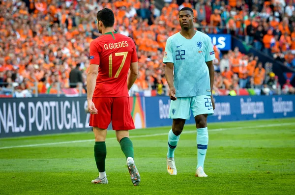 Porto, Portuglal - 09 Haziran 2019: Denzel Dumfries ve Goncalo Gu