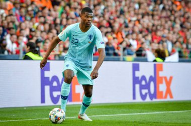 Porto, Portuglal - 09 Haziran 2019: Denzel Dumfries oyuncu sırasında 