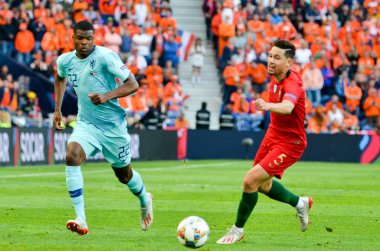 Porto, Portuglal - 09 Haziran 2019: Denzel Dumfries ve Raphael Gu