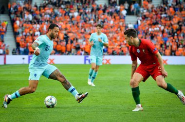Porto, Portuglal - 09 Haziran 2019: Memphis Depay ve Raphael Guer