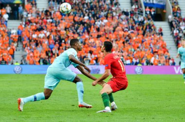 Porto, Portuglal - 09 Haziran 2019: Denzel Dumfries ve Goncalo Gu