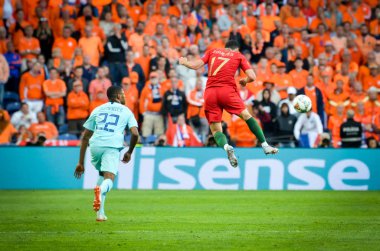 Porto, Portuglal - 09 Haziran 2019: Denzel Dumfries ve Goncalo Gu