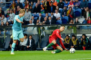 Porto, Portuglal - 09 Haziran 2019: Cristiano Ronaldo ve Matthijs