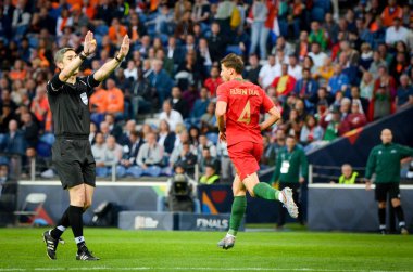 Porto, Portuglal - 09 Haziran 2019: Hakem Undiano Mallenco durin