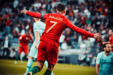 Porto, Portuglal - 09 Haziran 2019: Cristiano Ronaldo gitmek kutlamak