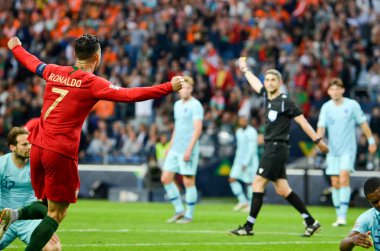 Porto, Portuglal - 09 Haziran 2019: Cristiano Ronaldo gitmek kutlamak
