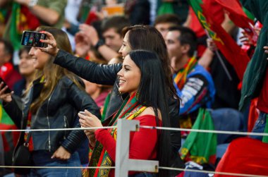 Porto, Portuglal - 09 Haziran 2019: Taraftarlar ve seyirciler selebrate 